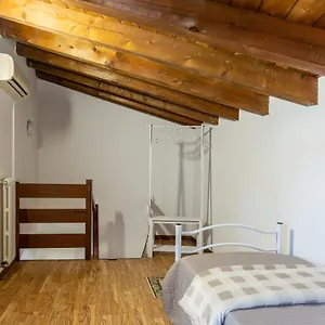 Apartment Blu Bed